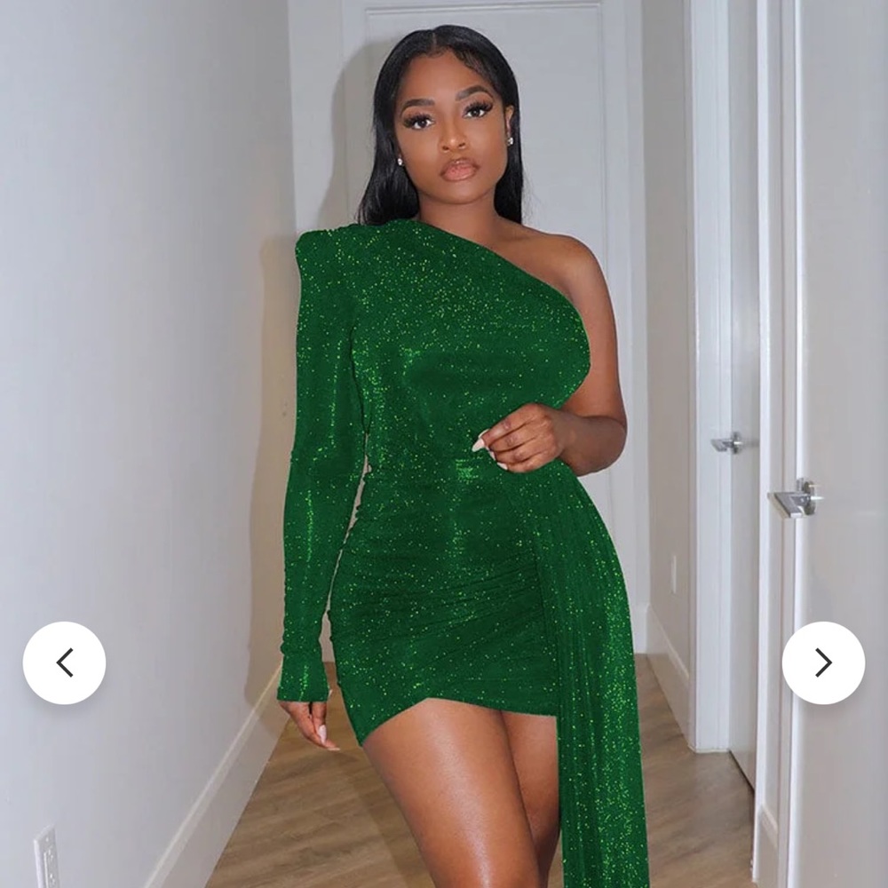 One shoulder side train dress
